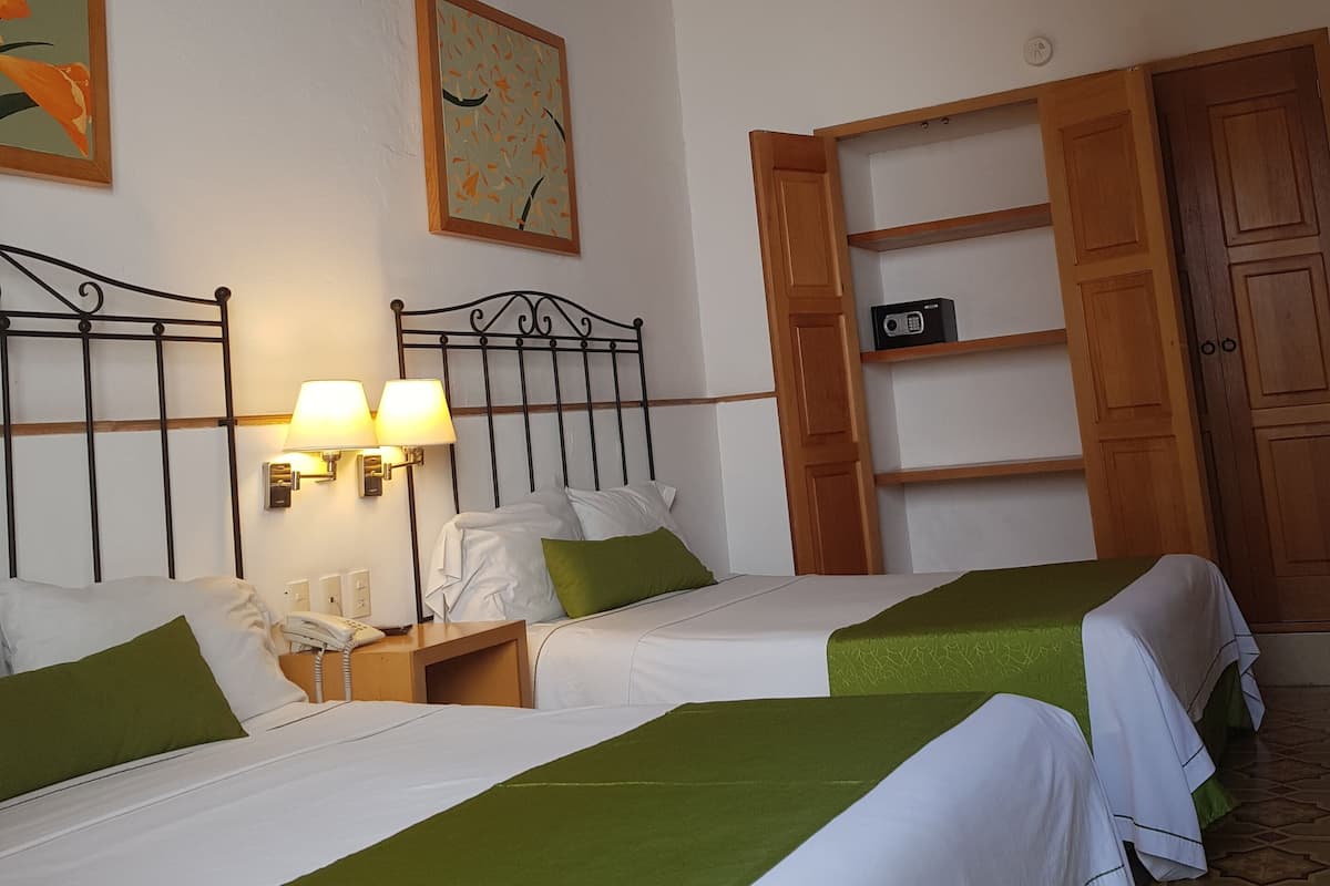 Habitación doble estándar, 2 camas matrimoniales | Ropa de cama de alta calidad y edredón