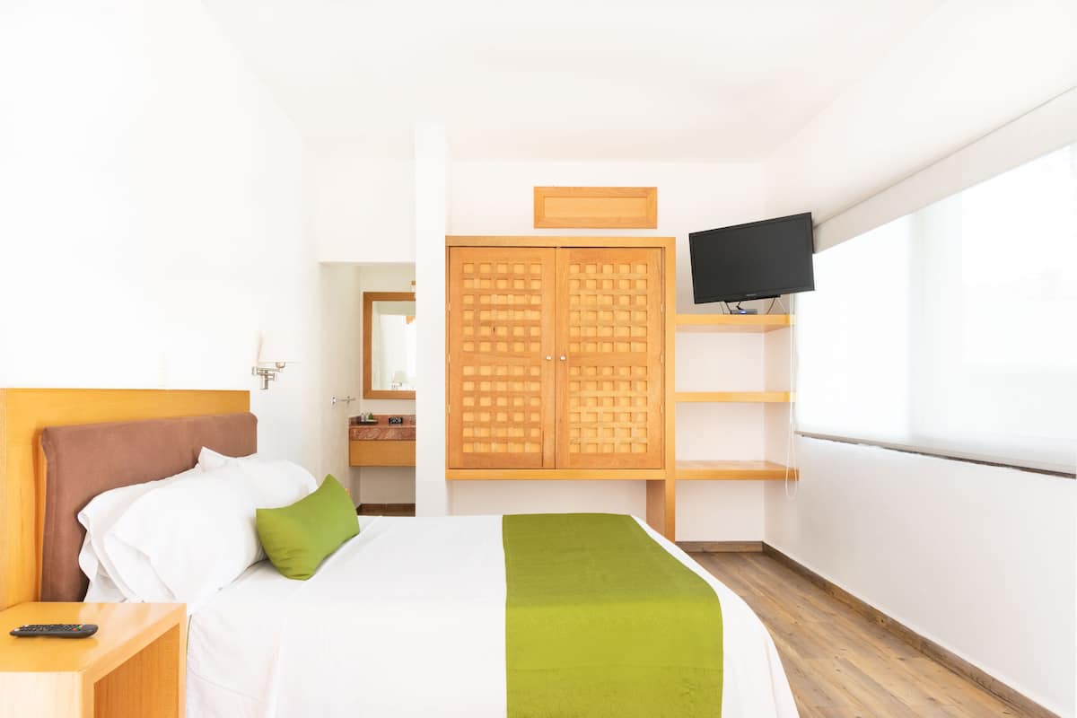 Suite junior, 1 cama Queen size y sofá cama | Ropa de cama de alta calidad y edredón
