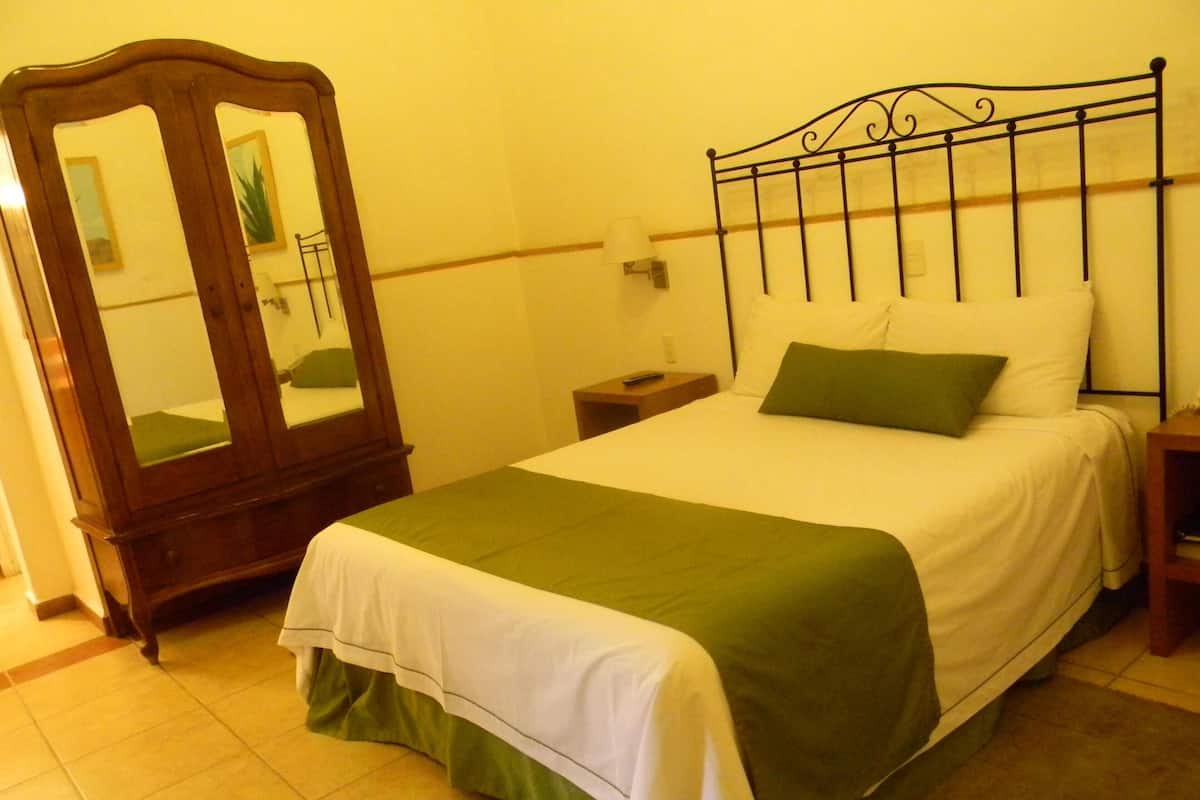 Premium bedding, down comforters, in-room safe, individually decorated