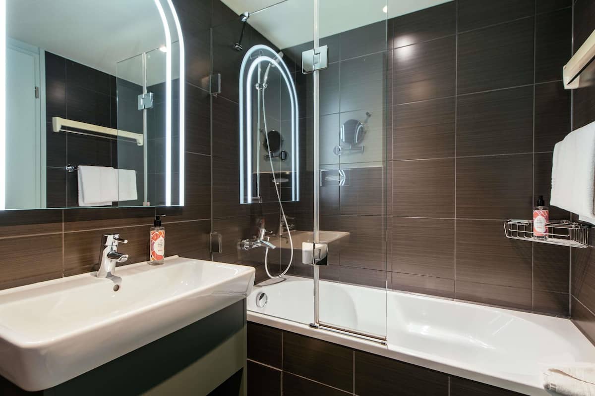 1 chambre, coffres-forts dans les chambres, bureau