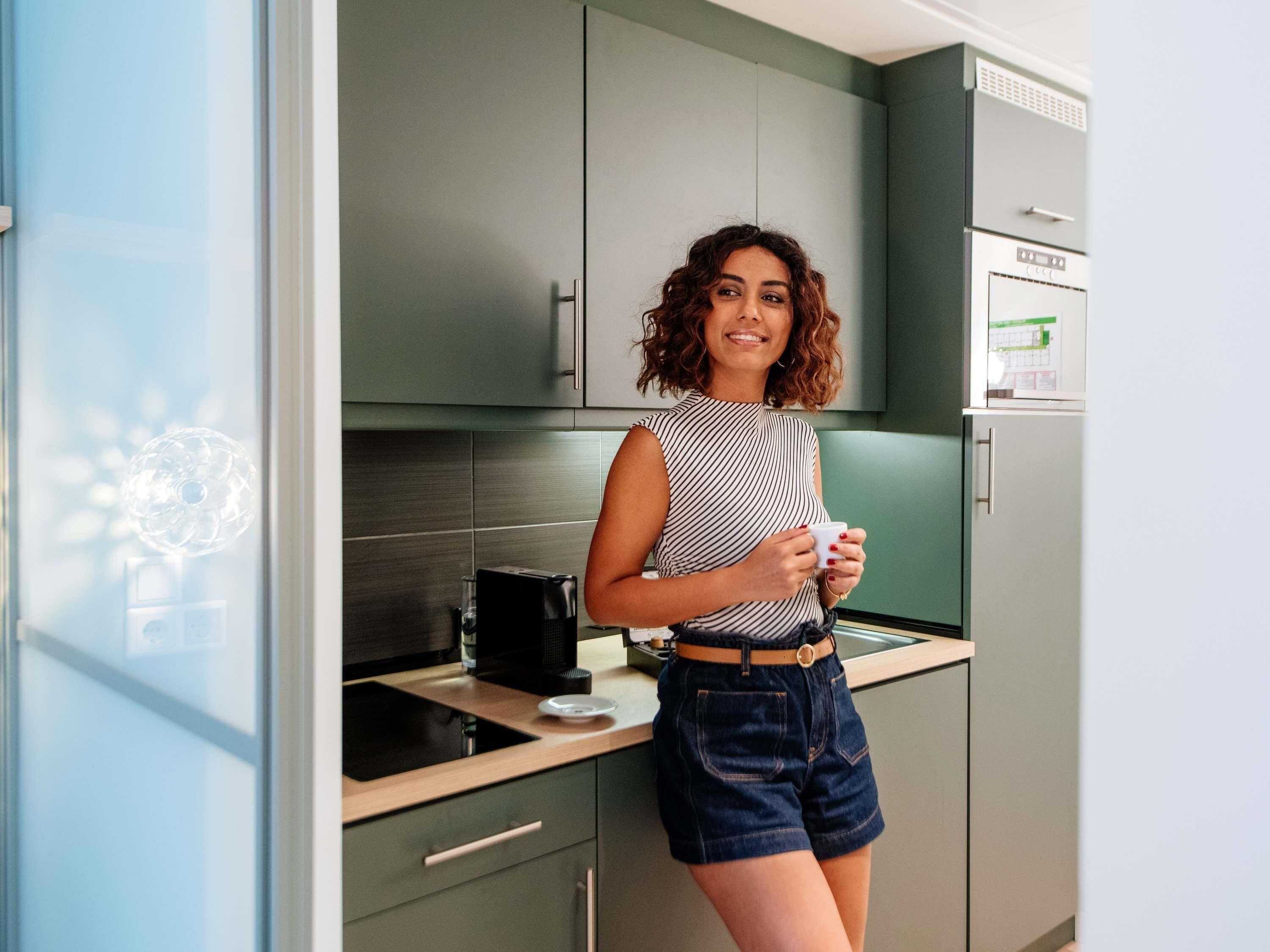 Caja de seguridad en la habitación y escritorio 