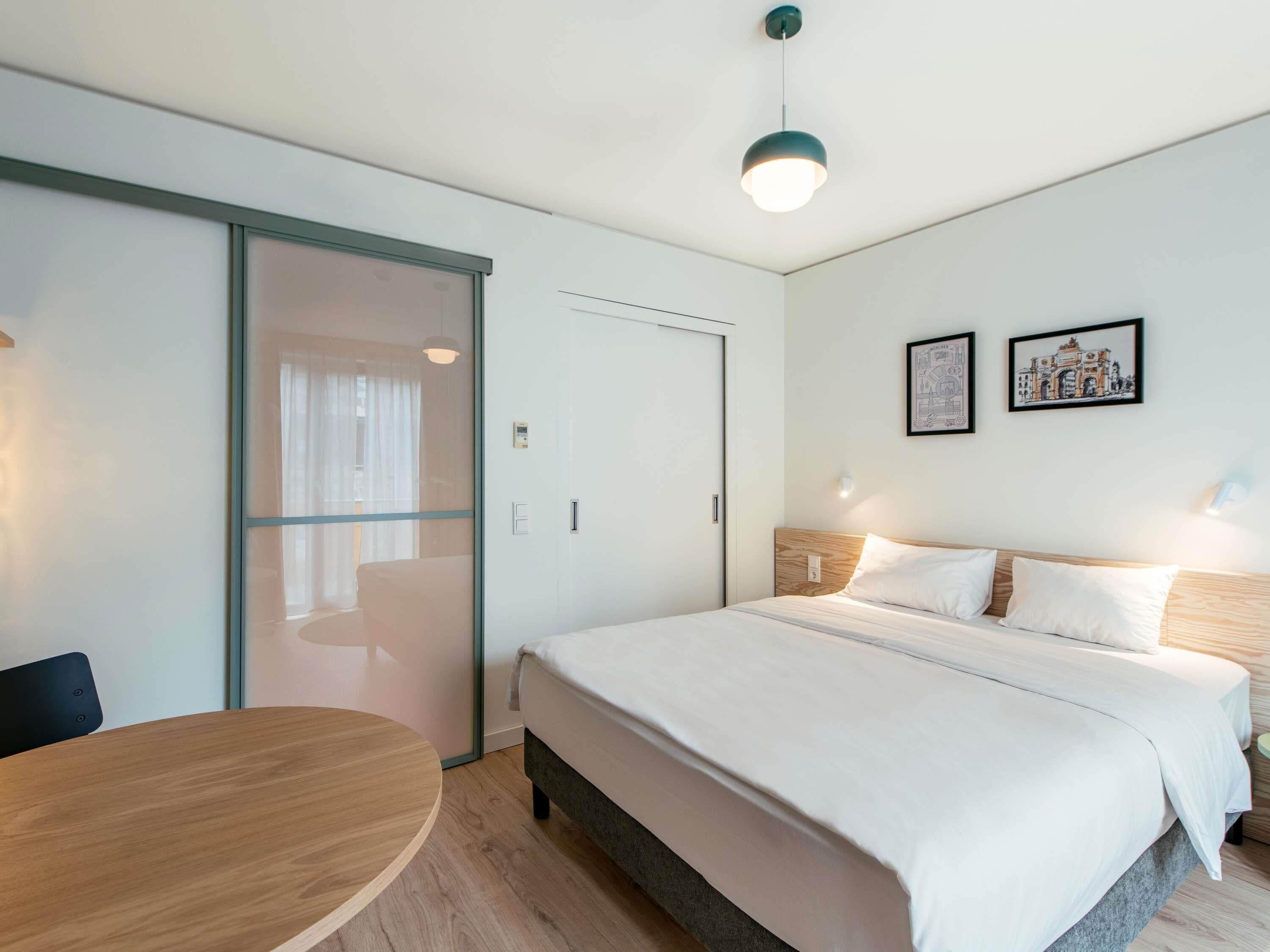 Studiolejlighed - 1 dobbeltseng | Pengeskab på værelset, skrivebord, arbejdsområde til bærbare computere