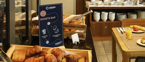 Desayuno continental (EUR 23 por persona)