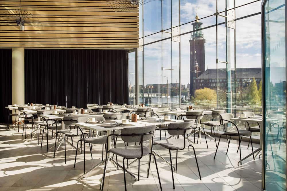 Radisson Blu Waterfront Hotel