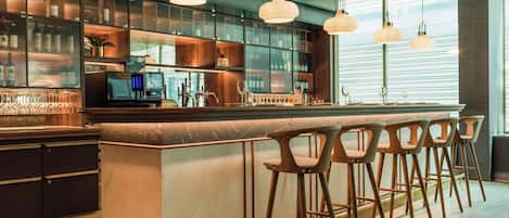 2 bars/lounges