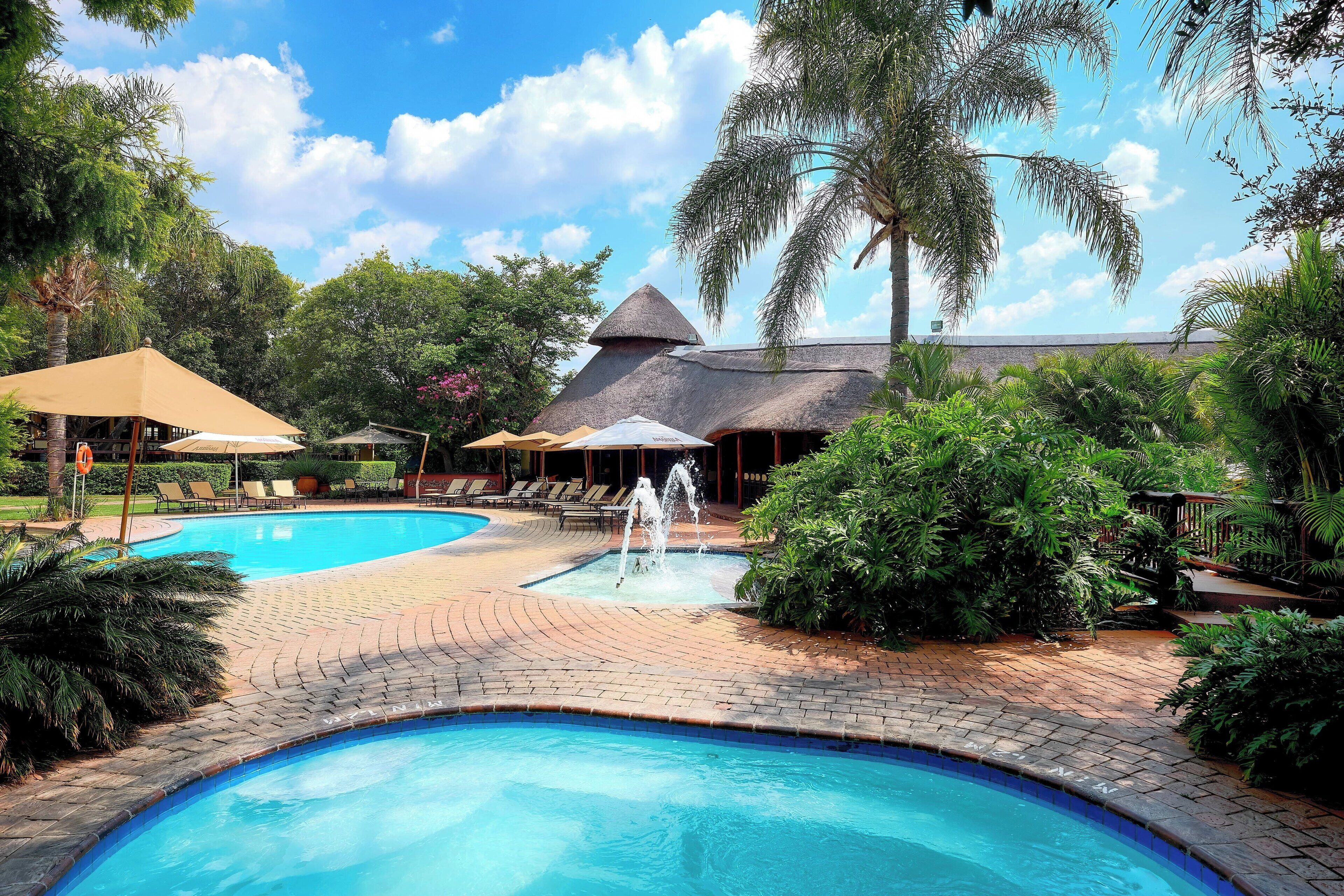 4 outdoor pools, pool umbrellas, sun loungers