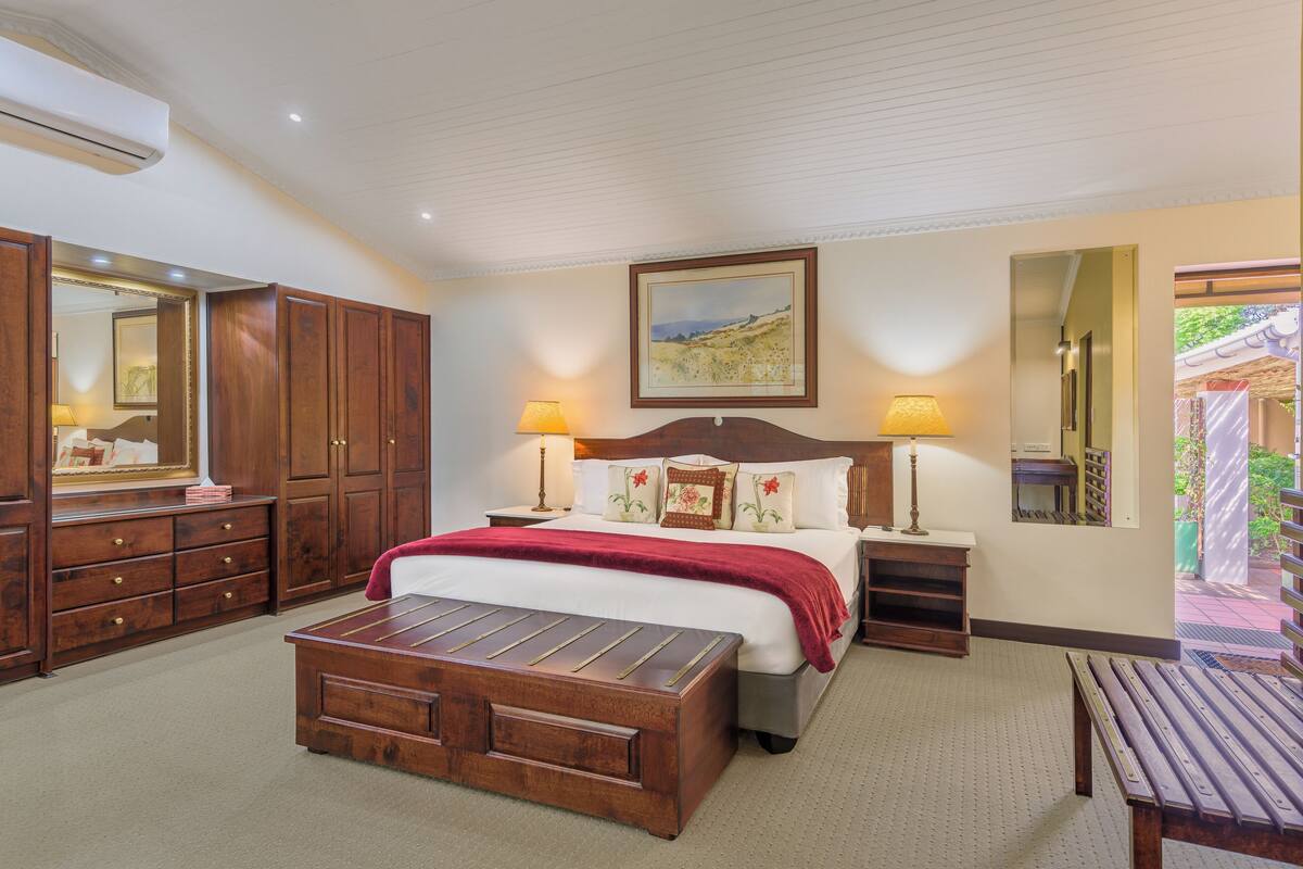 Suite Exécutive, 1 très grand lit, vue jardin | 1 chambre, literie de qualité supérieure, couette en duvet d'oie