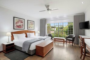 Rom, 2 enkeltsenger, hageutsikt (Balcony) | Sengetøy av topp kvalitet, dundyner og safe på rommet