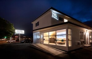 住宿正面 (夜晚)