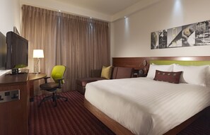 Bureau, espace de travail pour ordinateur portable, rideaux occultants