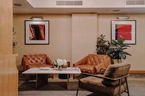 Lobby sitting area - The Jewel Hotel, New York (New York)