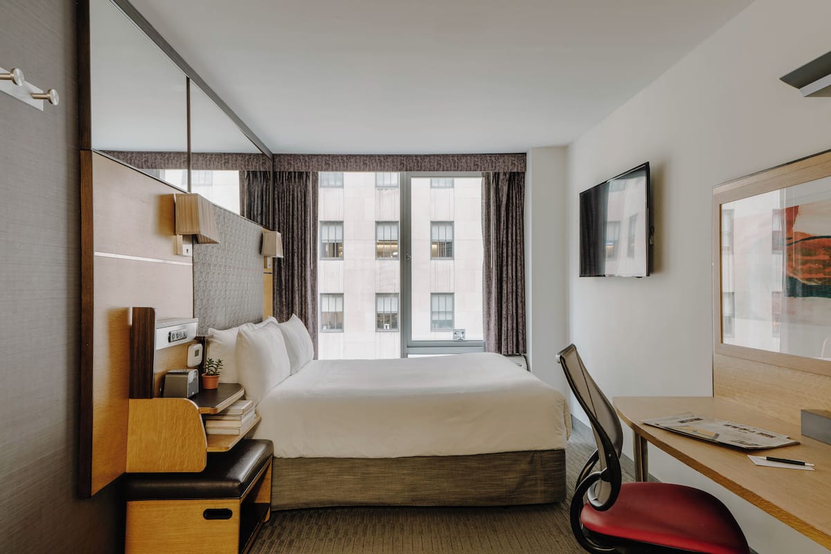 1 bedroom, premium bedding, in-room safe, desk