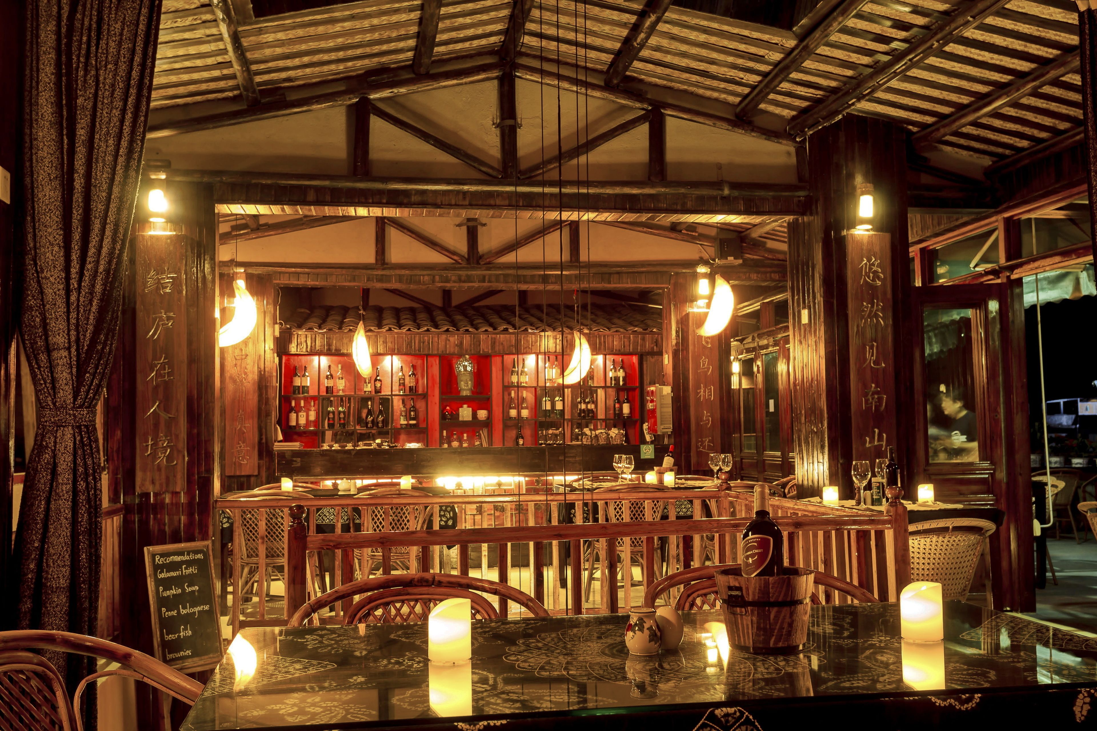 3 restaurants, breakfast, lunch, dinner served; italian cuisine