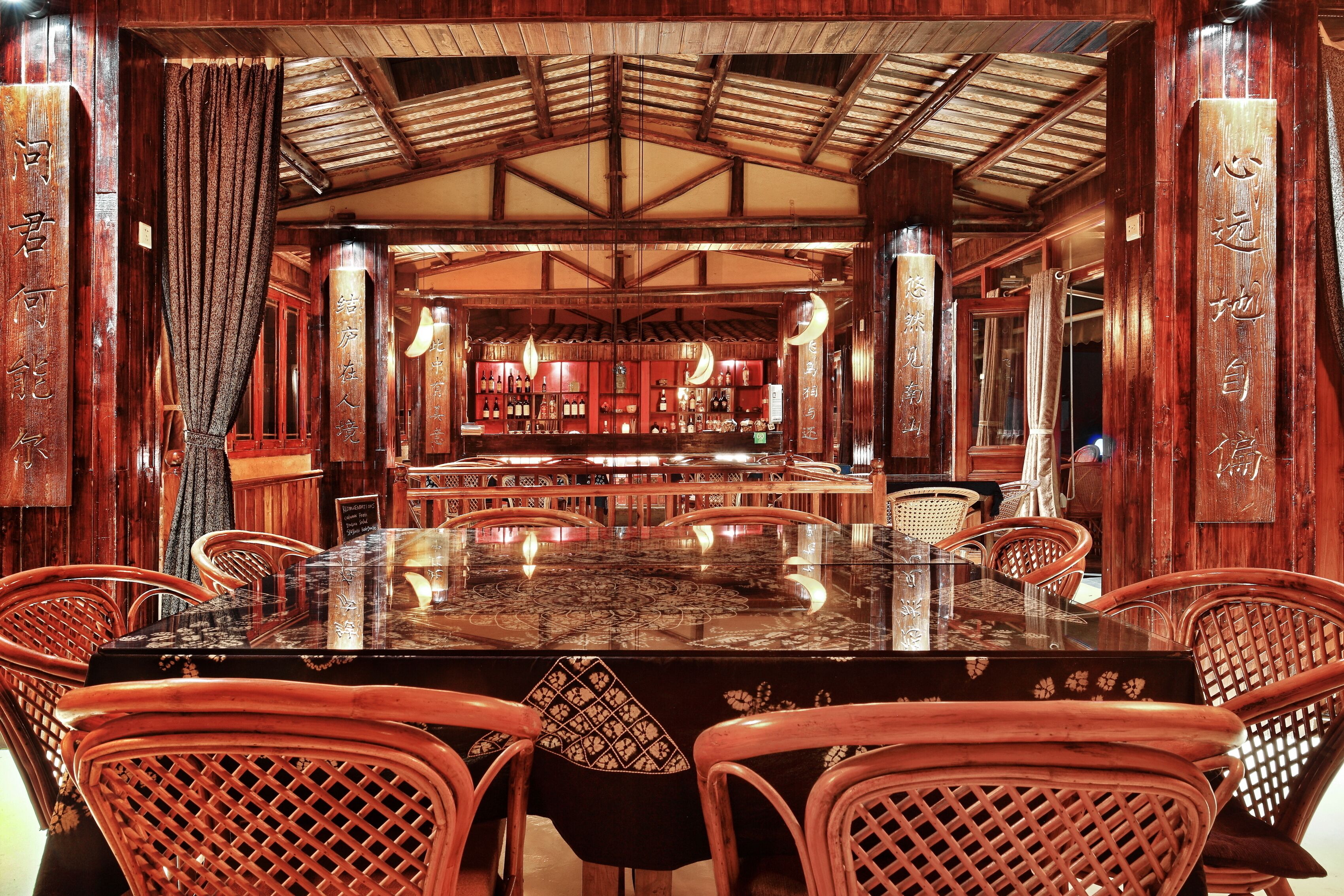 3 restaurants; breakfast, lunch, dinner and brunch served 