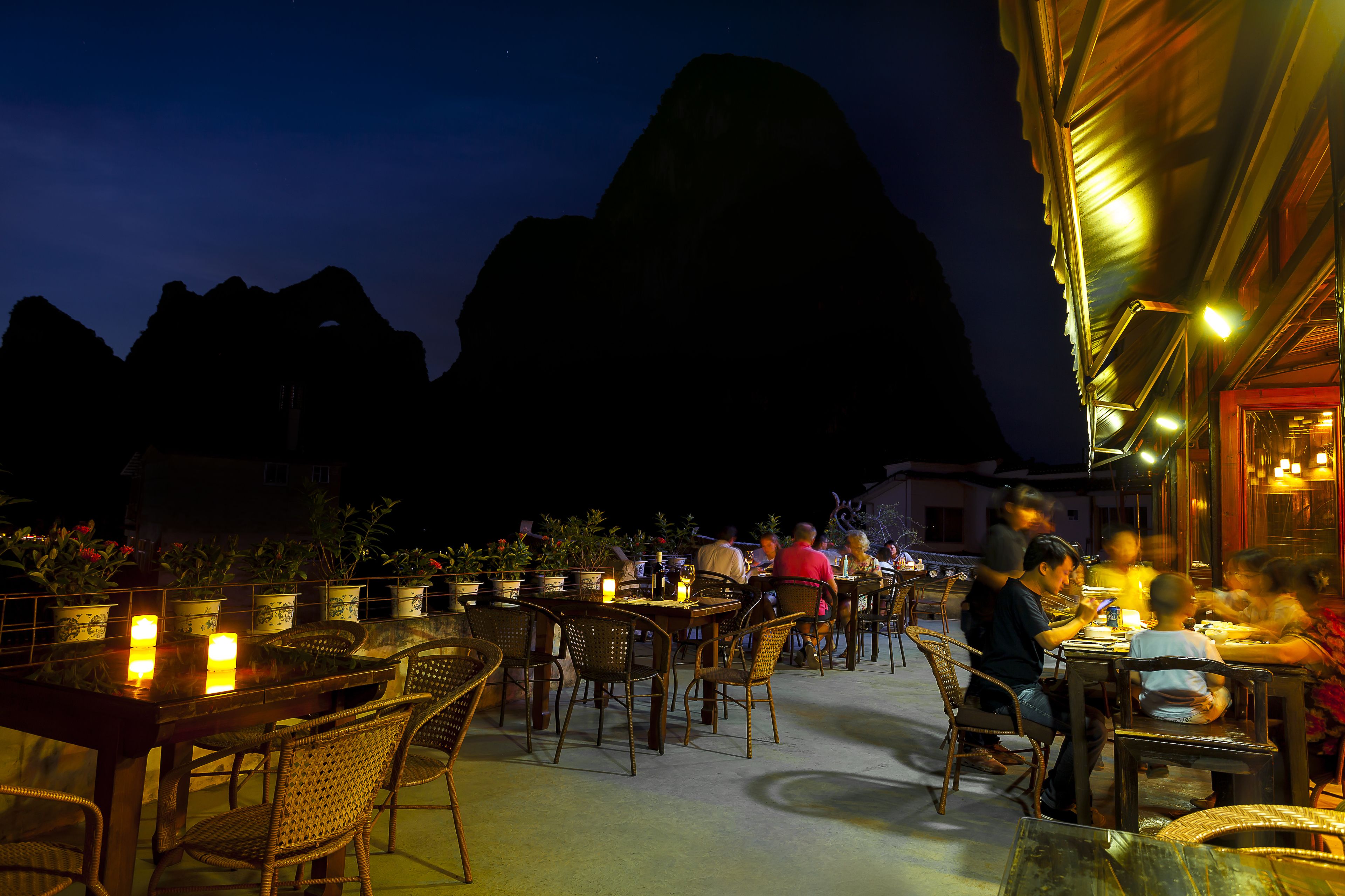 3 restaurants, breakfast, lunch, dinner served; italian cuisine