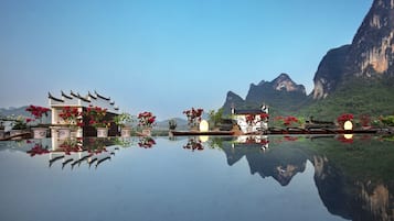 3 restaurantes; se sirve desayuno, almuerzo y cena; cocina italiana