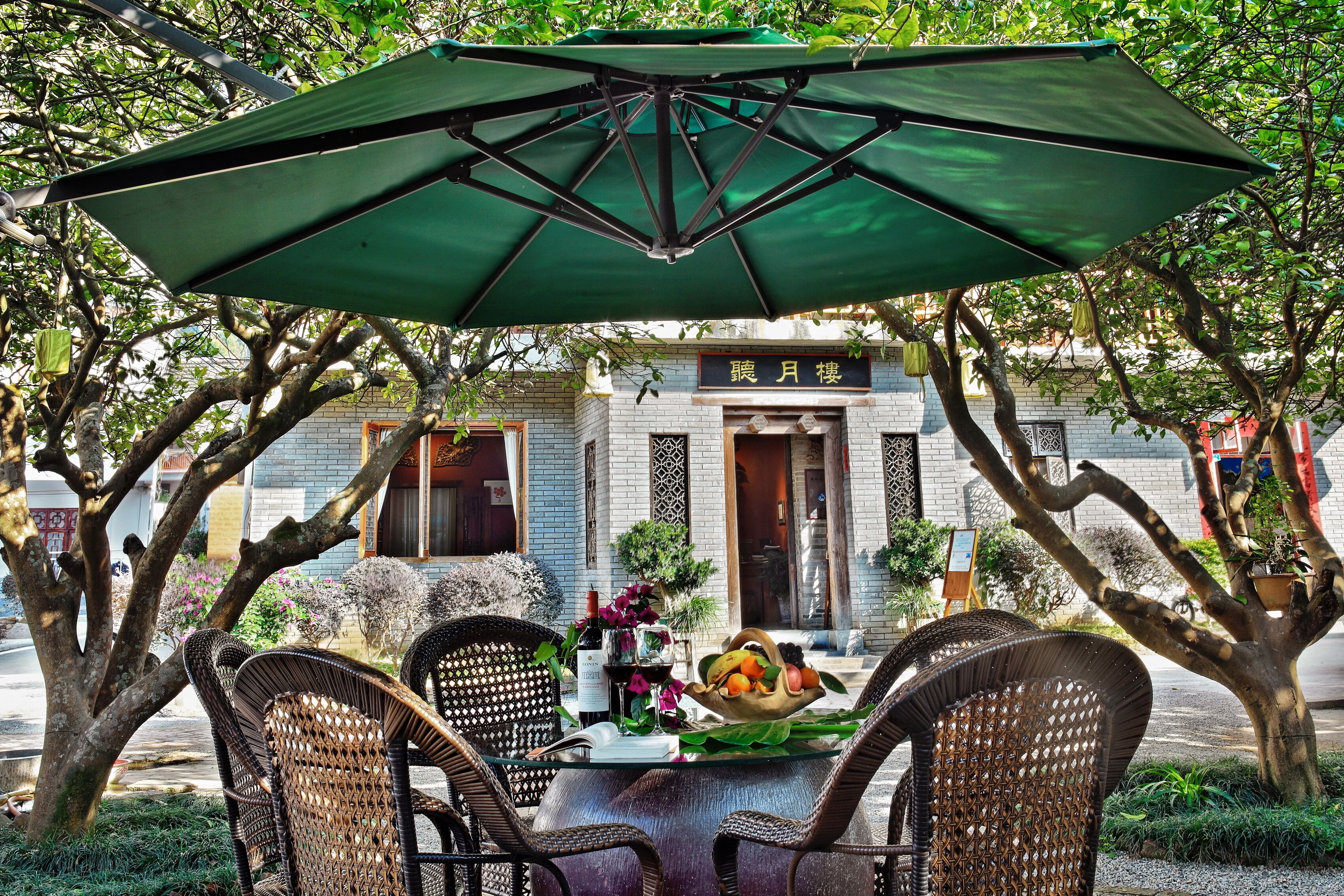 3 間餐廳，供應早餐、午餐和晚餐，義大利料理