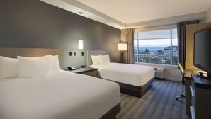 A hotel room with two beds, a TV, a desk, and a large window offering a city view. - HYATT house San Jose/Silicon Valley (San Jose)