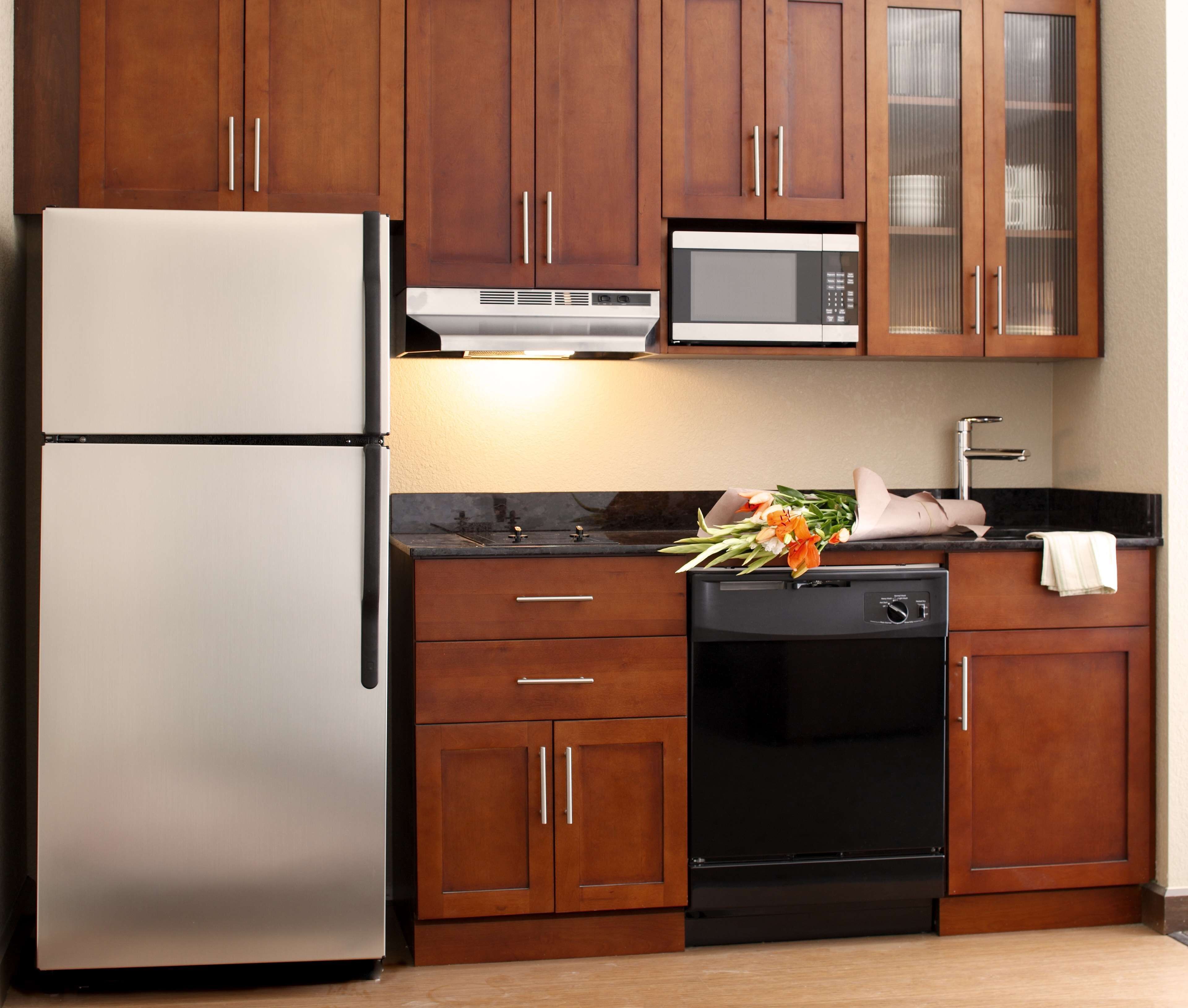 fridge, microwave, coffee/tea maker