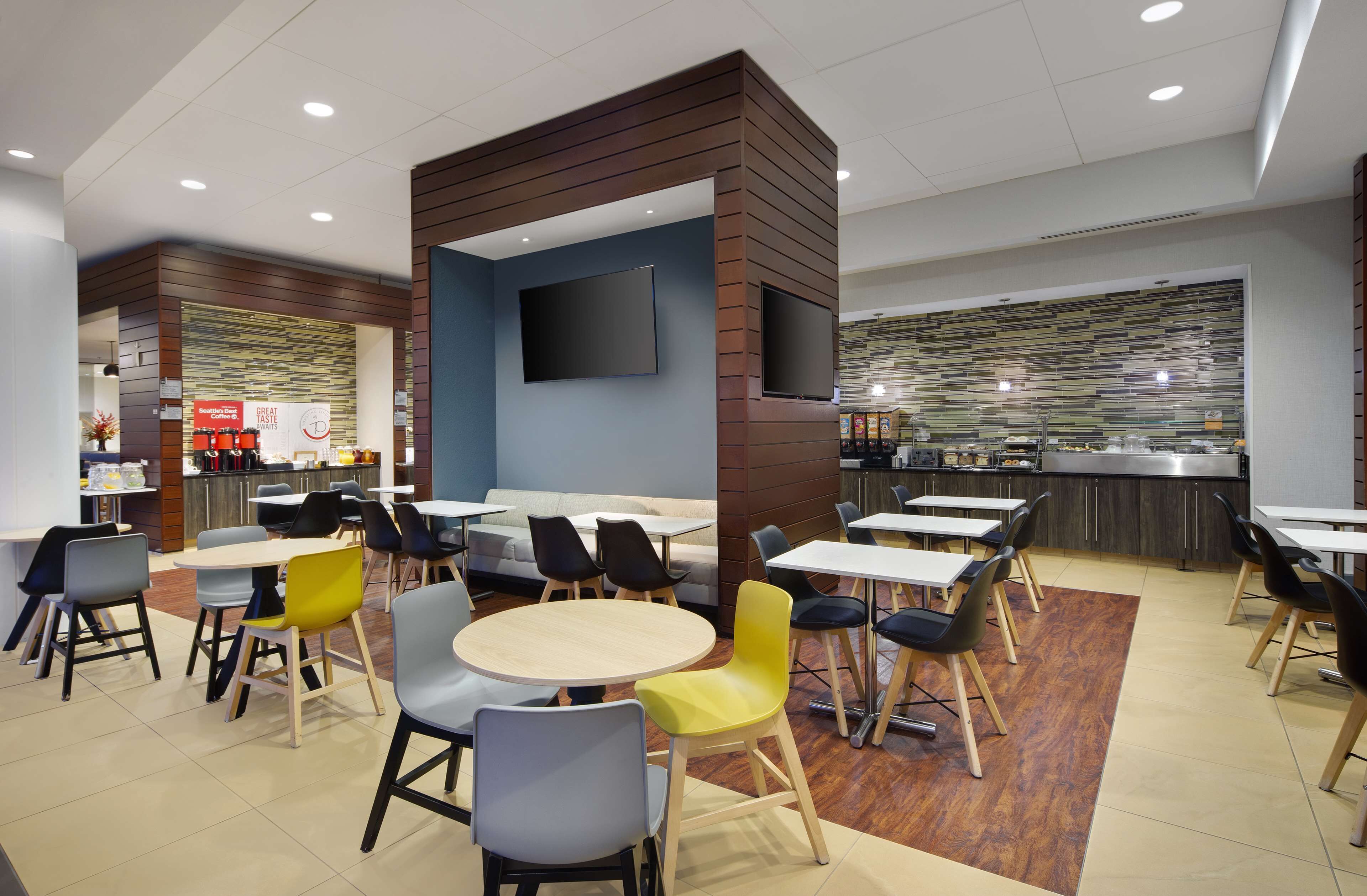 Bao gồm bữa sáng buffet hàng ng ày 