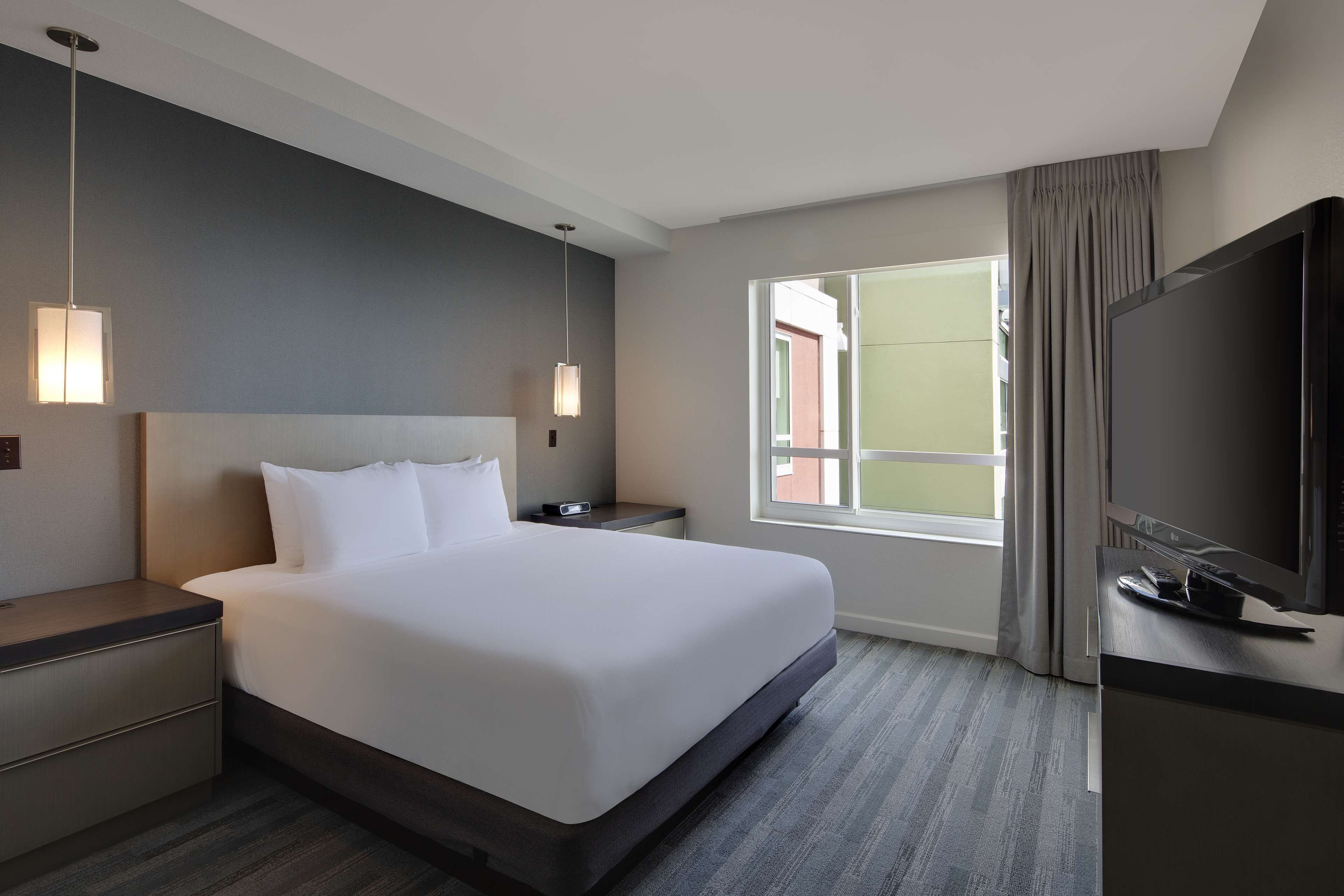 premium bedding, pillow-top beds, in-room safe, desk