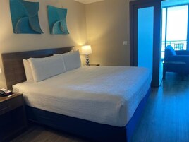 Premium bedding, in-room safe, desk, blackout curtains