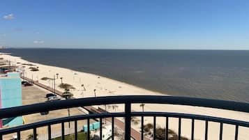 1 Bedroom Deluxe Suite, Partial Beach View | Terrace/patio