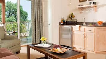 Suite, 1 Queen-Bett, Balkon | Wohnbereich