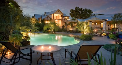Inn on Lake Granbury a Boutique Hotel