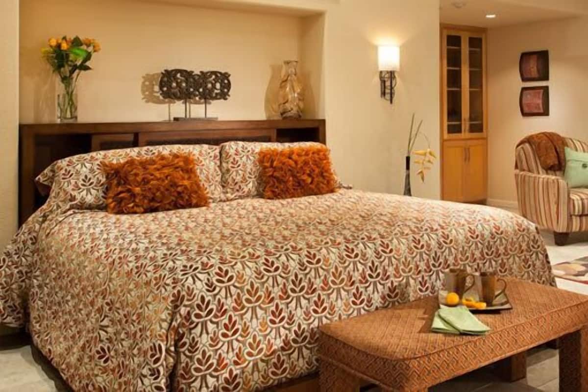 BrantsSuite | Individually decorated, individually furnished, blackout drapes