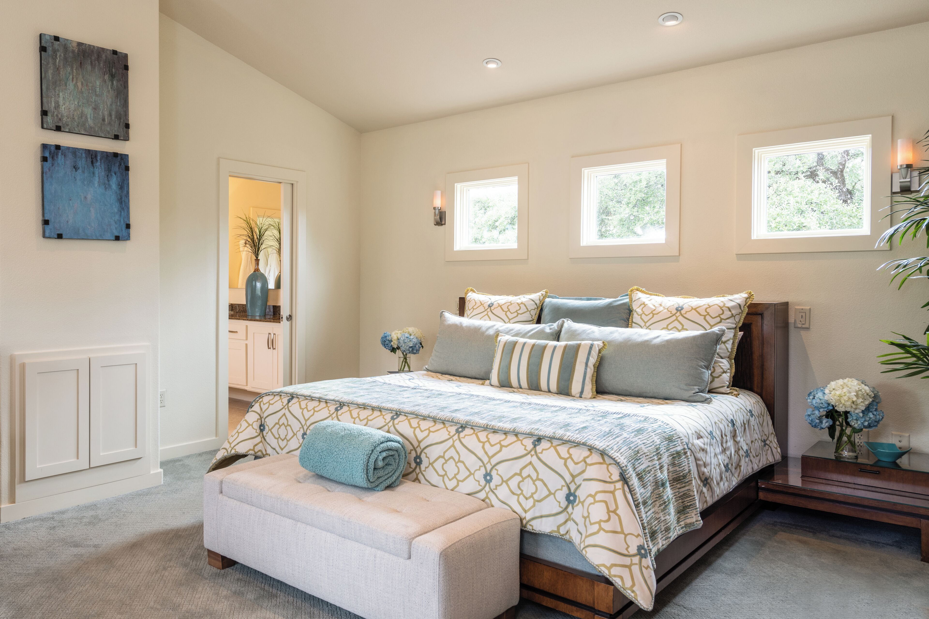 디럭스 스튜디오 스위트, 킹사이즈침대 1개, 발코니, 호수 전망 | 고급 침구, 각각 다른 스타일의 인테리어, 각각 다르게 가구 비치, 암막 커튼