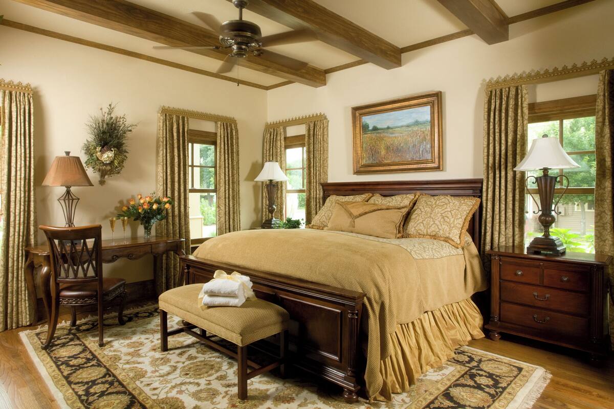 Habitación Premium, 1 cama de matrimonio grande, bañera de hidromasaje | Decoración individual, mobiliario individual, cortinas opacas