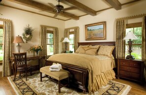 Premium bedding, individually decorated, individually furnished - Inn on Lake Granbury a Boutique Hotel (Granbury)
