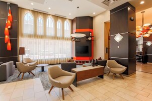 3 bars/lounges