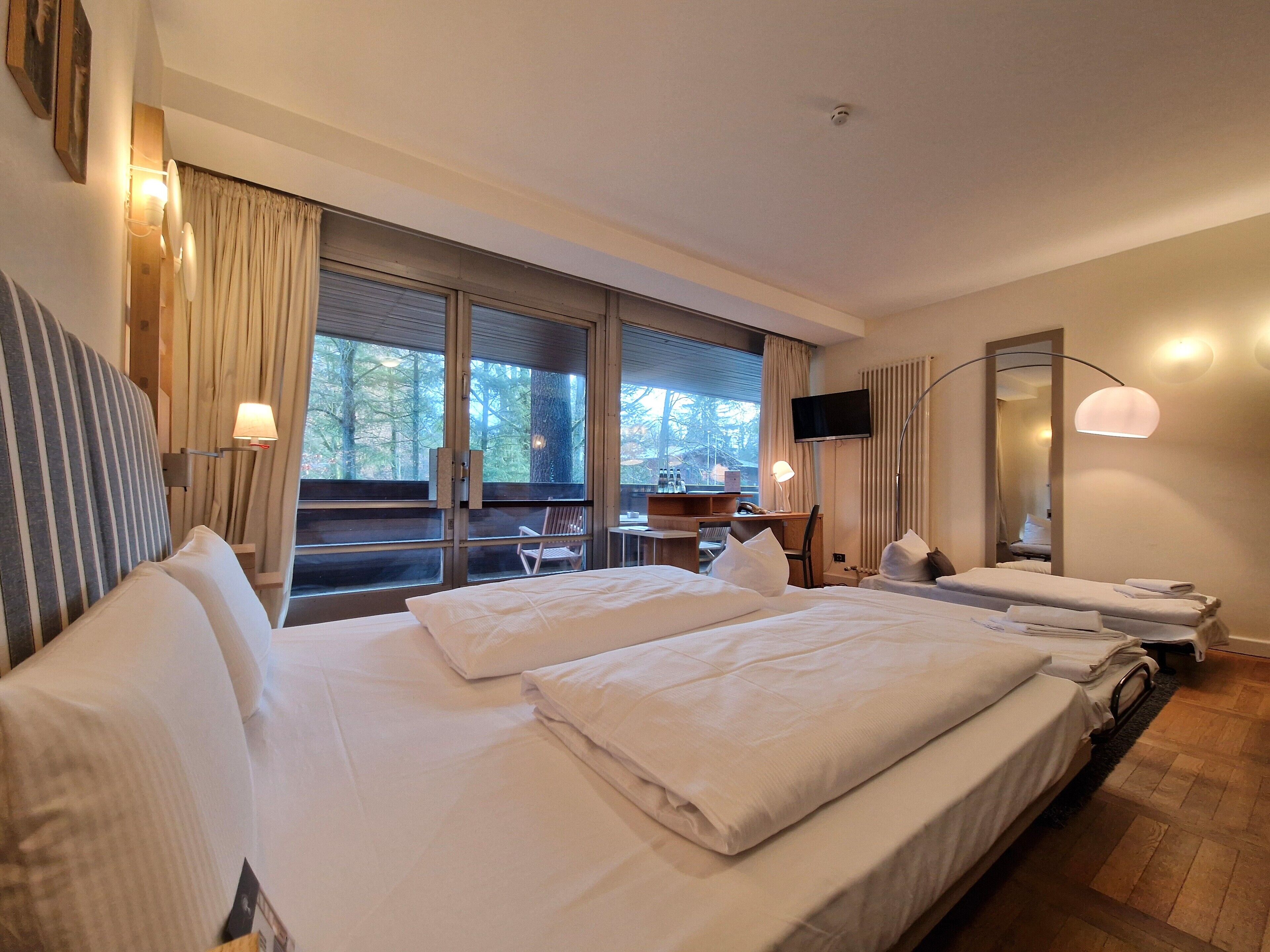 Relax Plus Zimmer B im Gästehaus | Hypo-allergenic bedding, in-room safe, desk, soundproofing