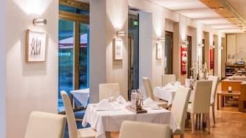 Frühstück, Mittagessen, Abendessen, regionale Küche