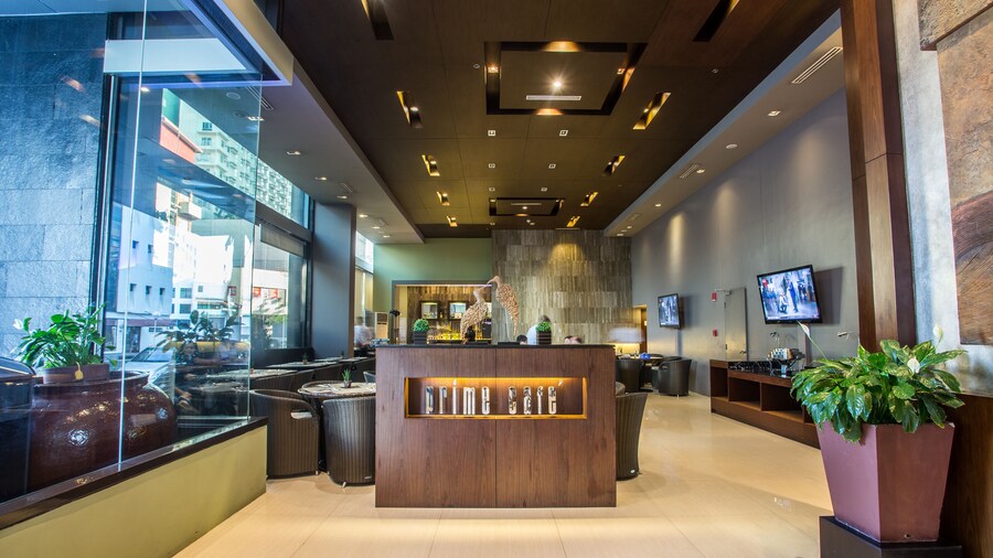 The B Hotel