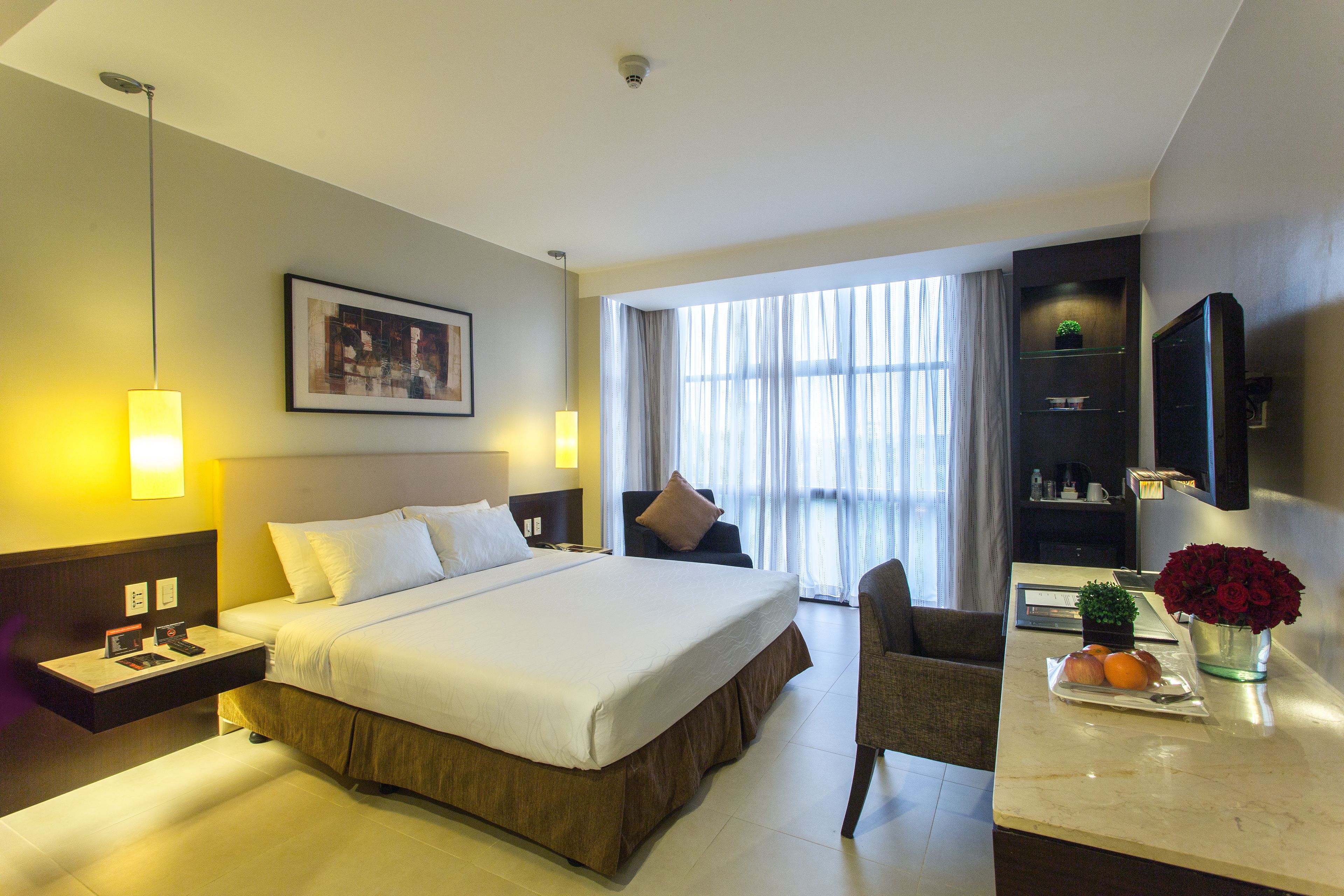 standard room, 1 bedroom, non smoking | minibar, in-room safe, desk, blackout curtains