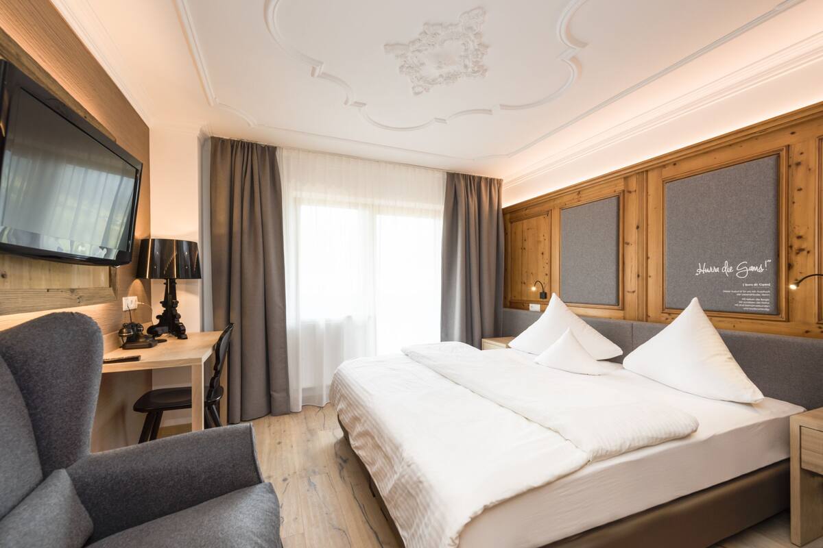 Literie de qualité supérieure, coffres-forts dans les chambres, bureau