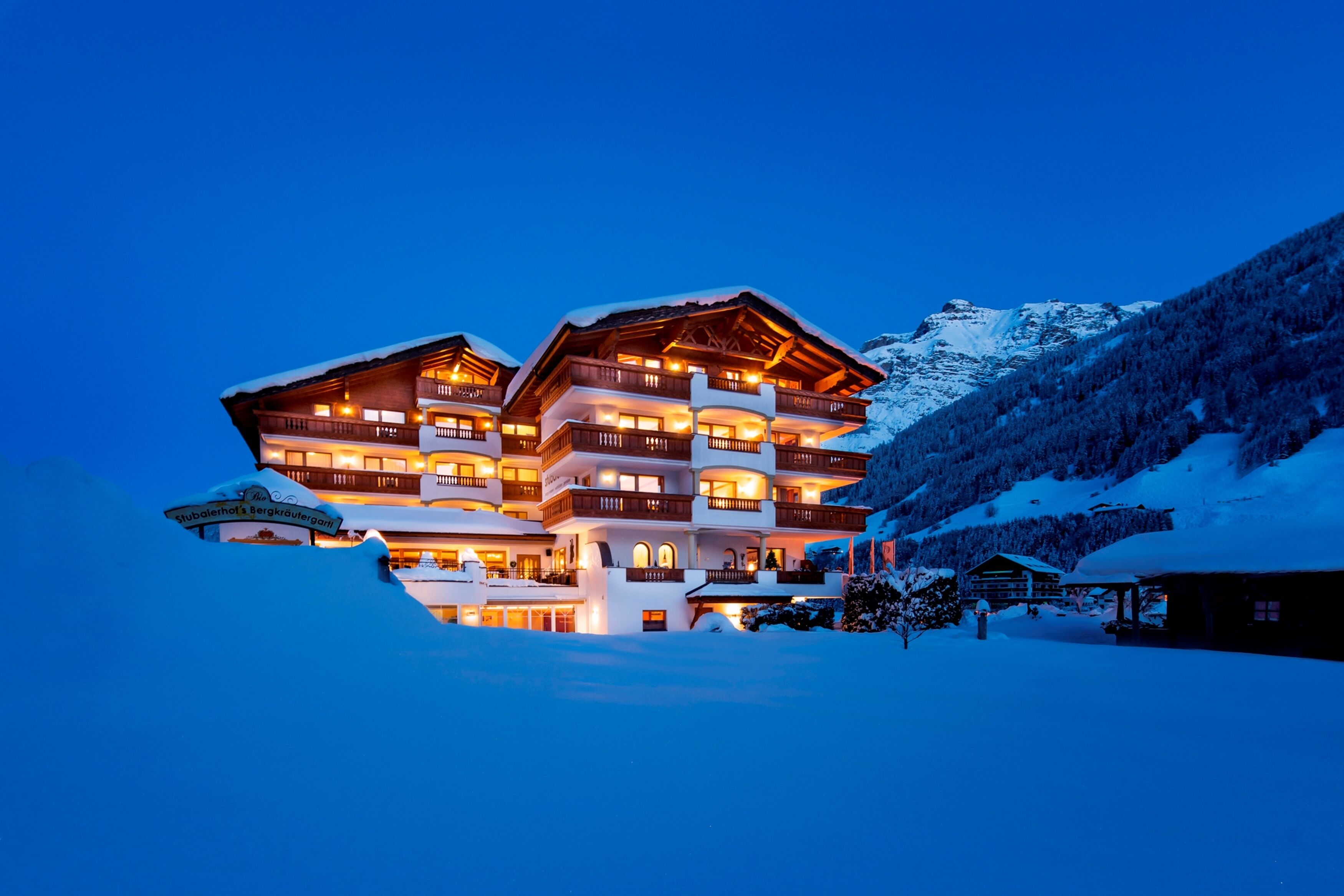 Fassade der Unterkunft – Abend/Nacht