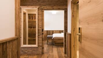 Suite (Herzeben - barrierefrei) | Hochwertige Bettwaren, Zimmersafe, individuell dekoriert