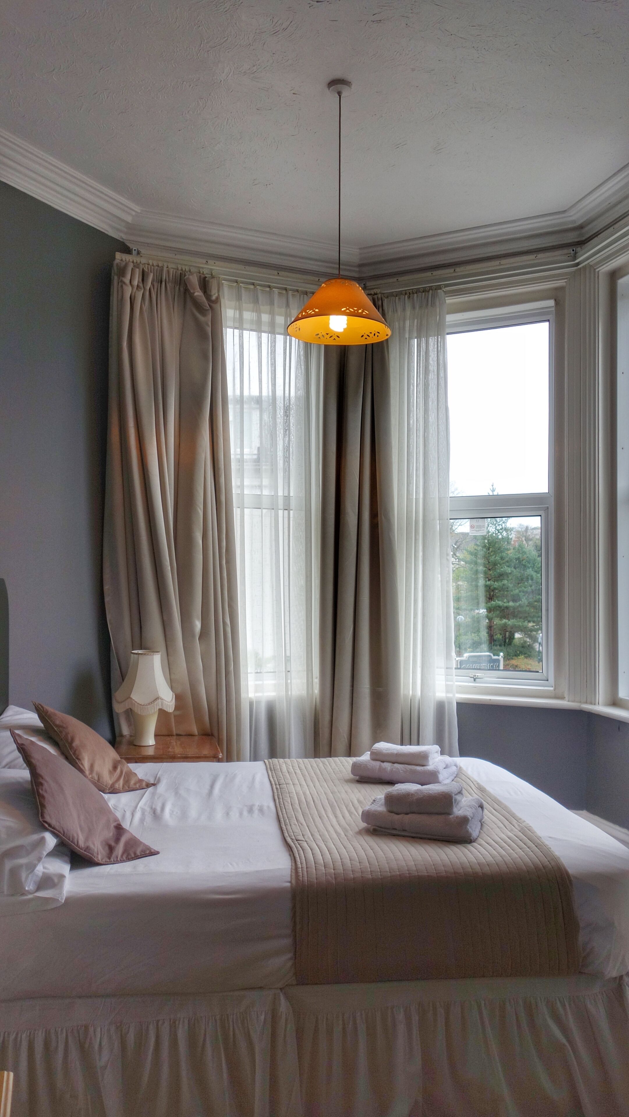 Iron/ironing board, free WiFi, bed sheets