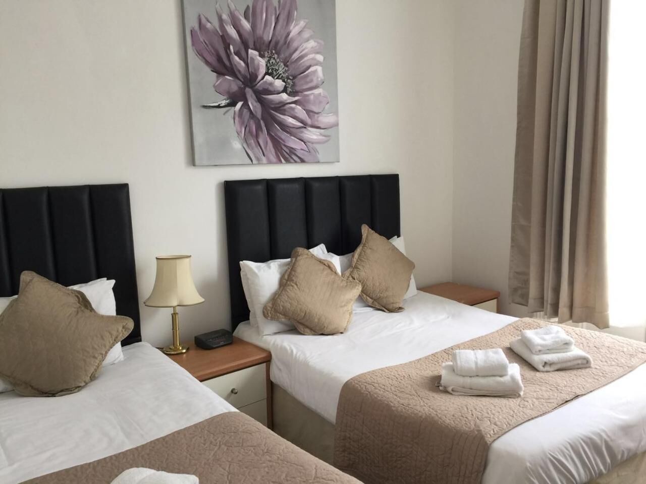 Photo - Kensington Hotel