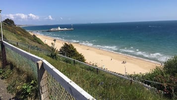 Una spiaggia nelle vicinanze