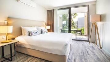 Studio Suite | In-room safe, blackout drapes, soundproofing, iron/ironing board