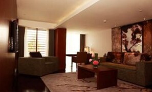 Een minibar, een kluis op de kamer, gratis wifi, beddengoed