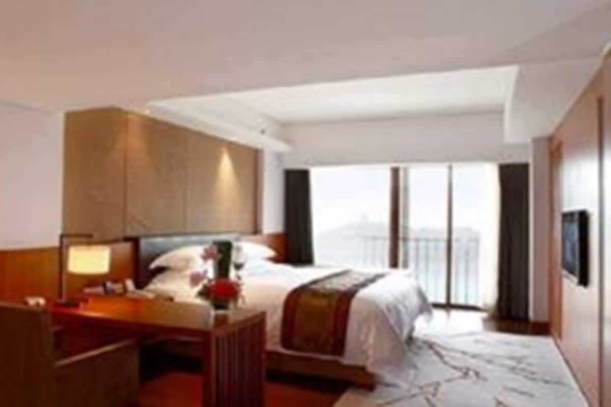 Minibar, caja fuerte, wifi gratis y ropa de cama