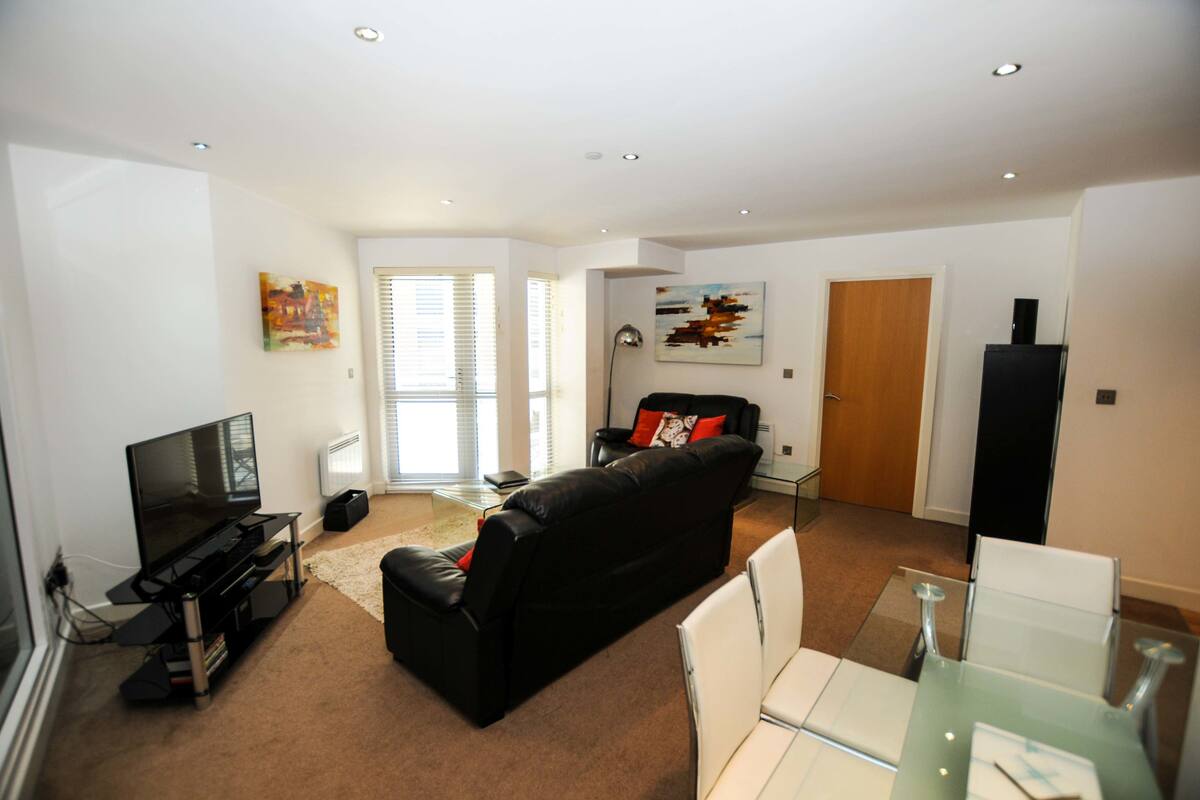 Superior Apartment, 2 Bedrooms | Living area