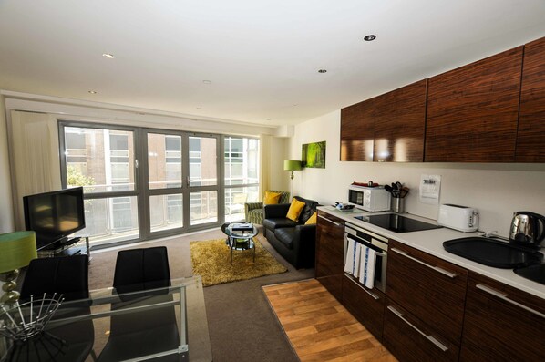 Living area - Your Stay Bristol Marsh House (Bristol)