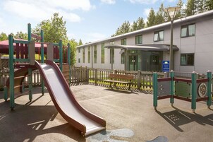 Children’s play area – outdoor